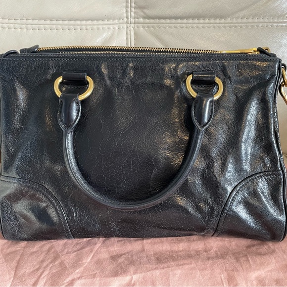Authentic Miu Miu black soft leather double zip bag with adjustable strap - Picture 2 of 14